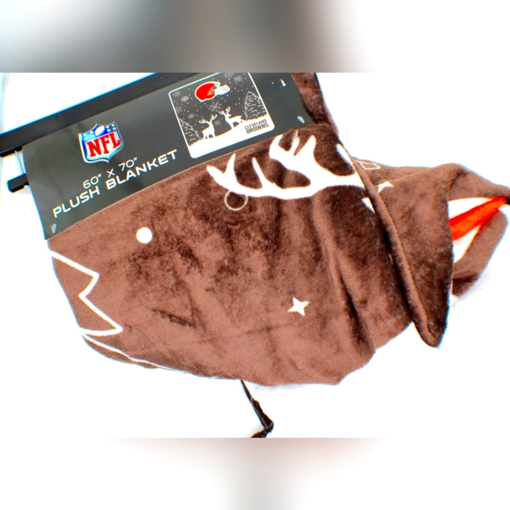 New NFL Cleavland Browns Helmet Reindeer Super Soft Sherpa Backed Bed Blanket